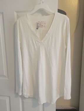 mododoc LA Women's 100% Cotton V-Neck Long Sleeve Tee - Creme
